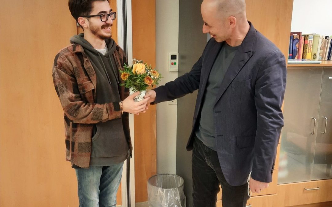 Guten Tag, Herr Tanis – Willkommen im Kniesehaus